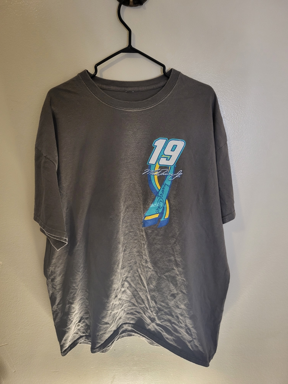 Gray Short-Sleeve Graphic Tee with 19 Racing Print
